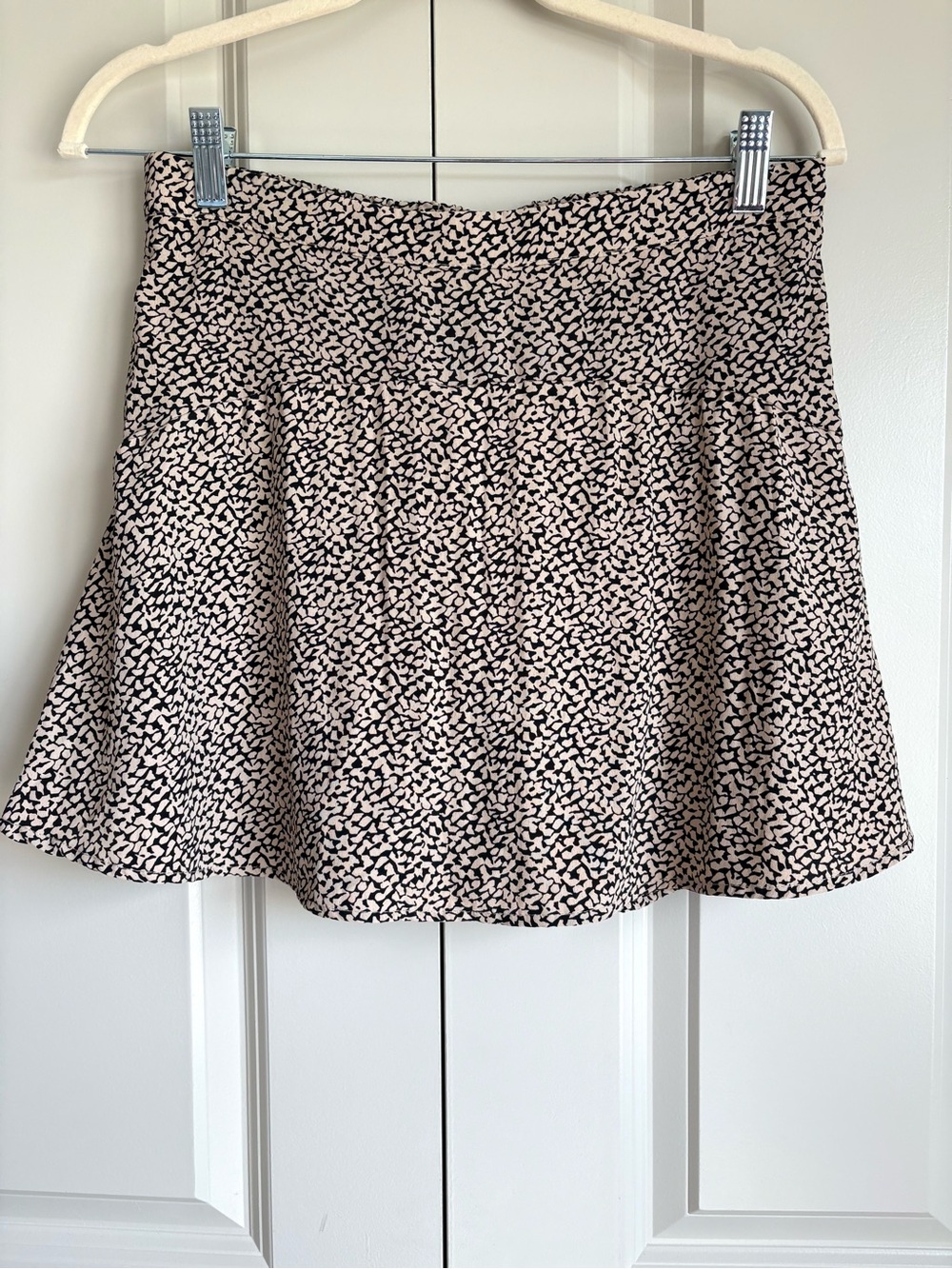 Altar’d State Black & Cream Abstract Print Skort Size Large EUC